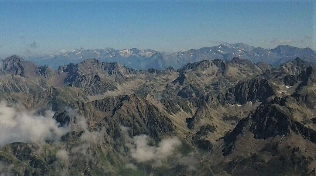 The Pyrenees are a mountain range that stretches from the Mediterranean Sea to the Atlantic Ocean. The 430 km long chain forms the border between France and Spain.
(Photo taken at an altitude of 2,880 metres) #Trovember