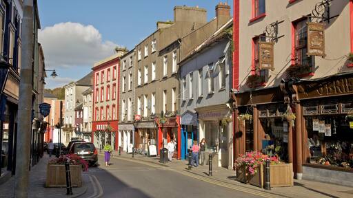 新羅斯 其中包括 遺跡建築, 街道景色 和 小鎮或村莊