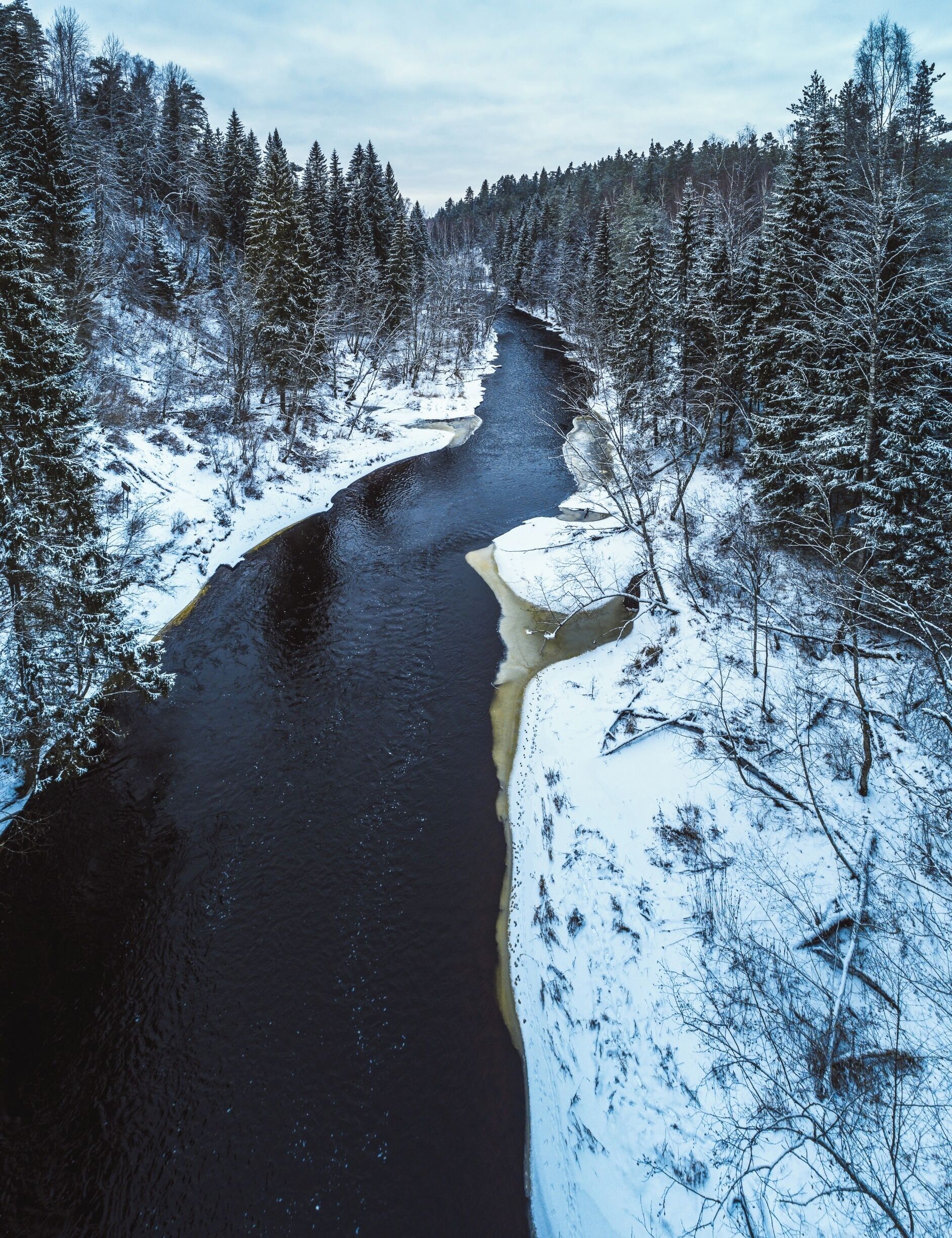 Primeval valley of river Brasla in Gauja National Park, Latvia in Winter. Would you like to take your canoe for a ride here? It's easy to do and a wonderful adventure, especially in winter.

#nature #river #gaujanationalpark #latvia