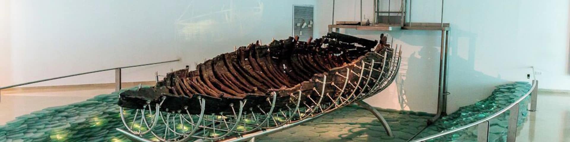 The 1st century boat discovered in mud by Lake Galilee.
This is fascinating to see a boat that existed in the time of Jesus.
