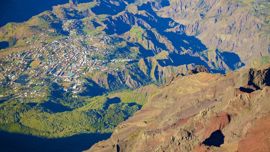 Cilaos which includes landscape views, mountains and a city