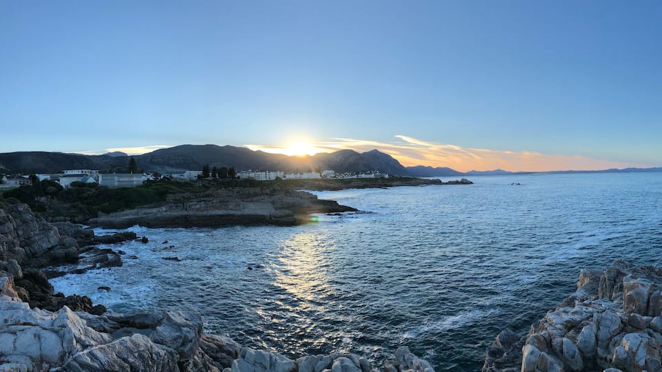 Sunset on the cliff path 💛