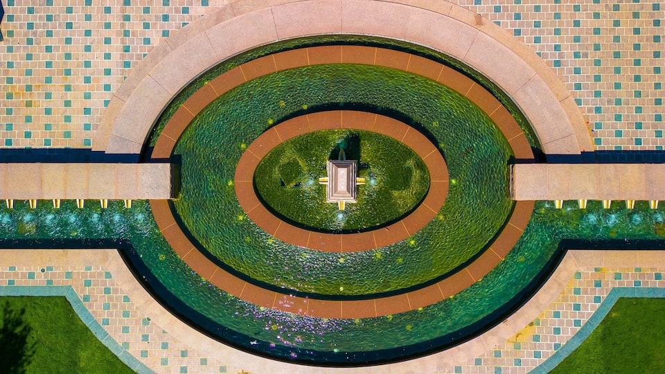 Aerial shot of a fountain at Simpson Plaza, Frisco, Texas