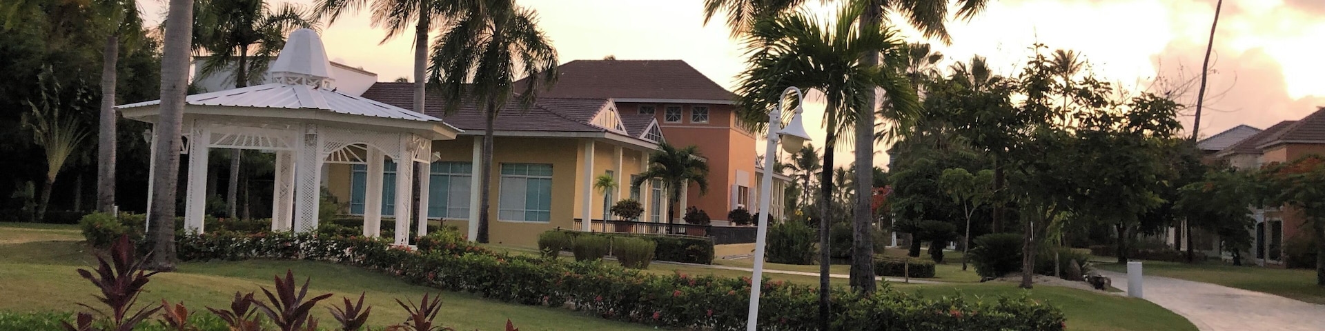 One of the best family resorts in the area! This pic was taken in the early morning 🌞