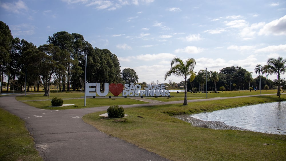 São José dos Pinhais Park with signs, green trees, lake and natural beauty on a beautiful sunny day in São José dos Pinhais, Paraná, Brazil