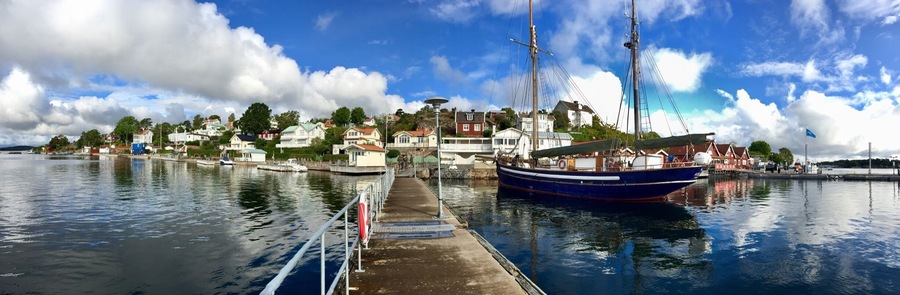 The Dalarö harbor.
Before we took the boat to Uto island.
I took this photo last year, on septembre