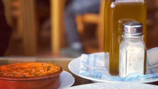 Second breakfast in Andalusia is a must. The simple pleasures in live, here in the form of roasted country bread, a spread made from pork drippings, with a good olive oil and either a cafe con leche or a cerveza = food heaven found.
#foodiefinds #travelicious #visitSpain