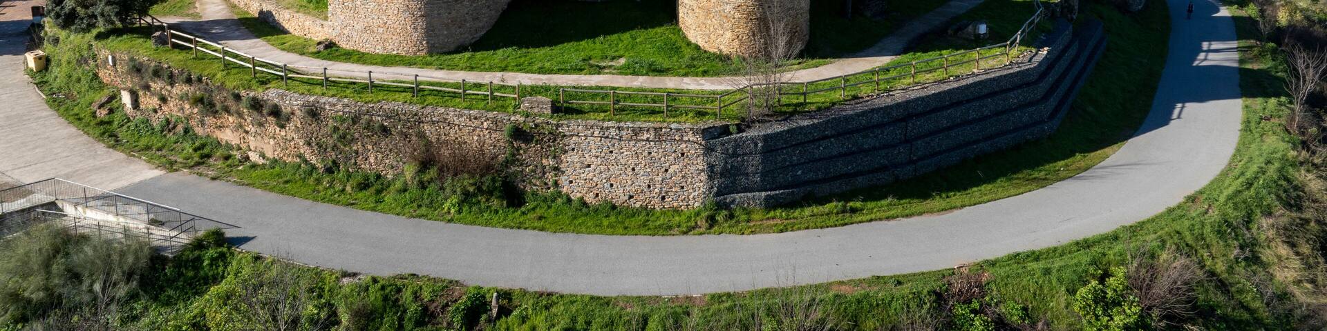 vista del castillo de Constantina en la provincia de Sevilla, España