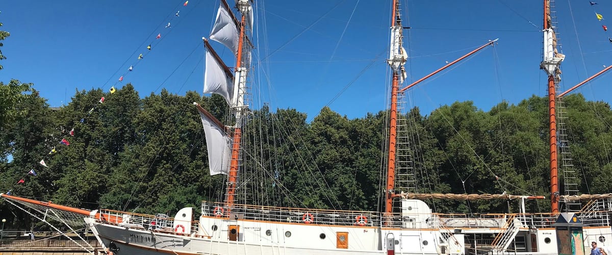Every port city should have its own sailboat