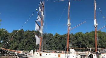 Every port city should have its own sailboat