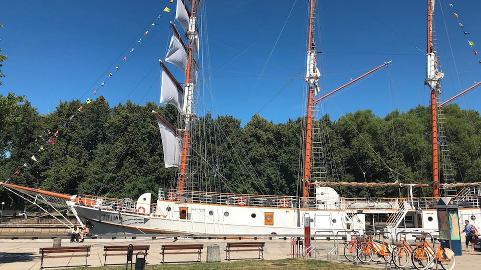 Every port city should have its own sailboat