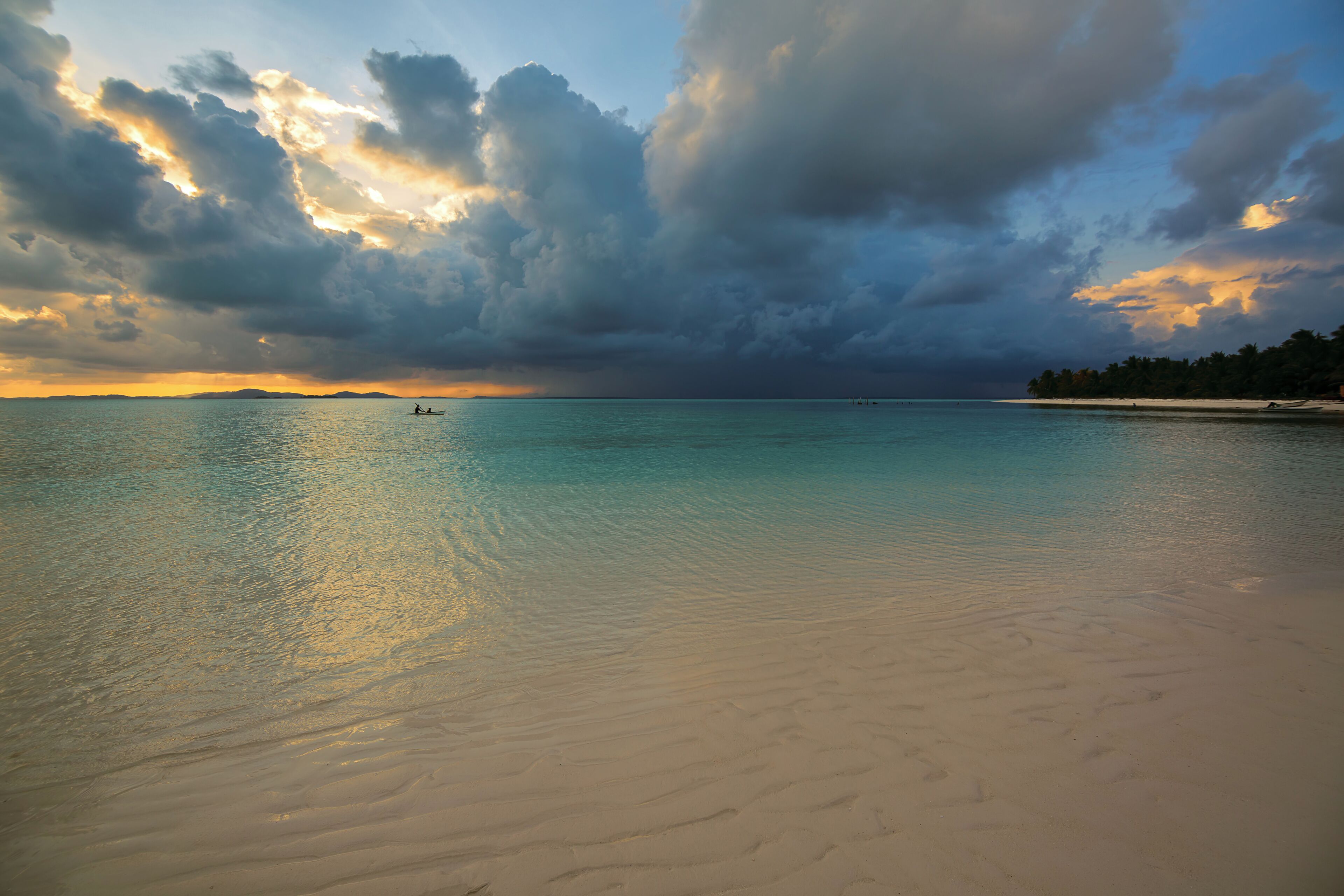 The very first time I heard of Balabac was when I saw George Tapan’s award winning photo of Onok Island. I have always been fascinated with the more unexplored places of my country, the Philippines; and since then, Balabac has been on my list of places to go for years. I had always wanted to see what the furthest end of “the best island in the world” had to offer -- the last of the "last frontier".