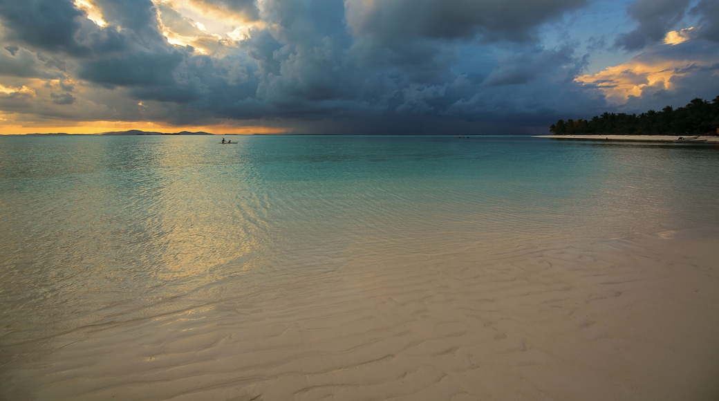 The very first time I heard of Balabac was when I saw George Tapan’s award winning photo of Onok Island. I have always been fascinated with the more unexplored places of my country, the Philippines; and since then, Balabac has been on my list of places to go for years. I had always wanted to see what the furthest end of “the best island in the world” had to offer -- the last of the "last frontier".