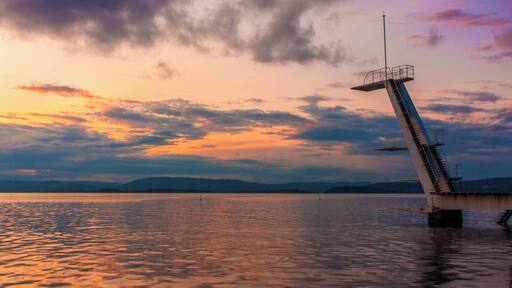 Ingierstrand, a popular beach 15 km or so southeast of the city centre in Oslo. You can get there by bus or by car. The highest level on this diving platform is 10 m. It's also a great place for cod fishing.