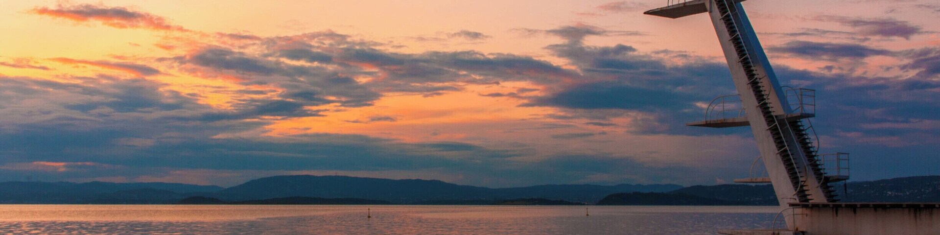 Ingierstrand, a popular beach 15 km or so southeast of the city centre in Oslo. You can get there by bus or by car. The highest level on this diving platform is 10 m. It's also a great place for cod fishing.