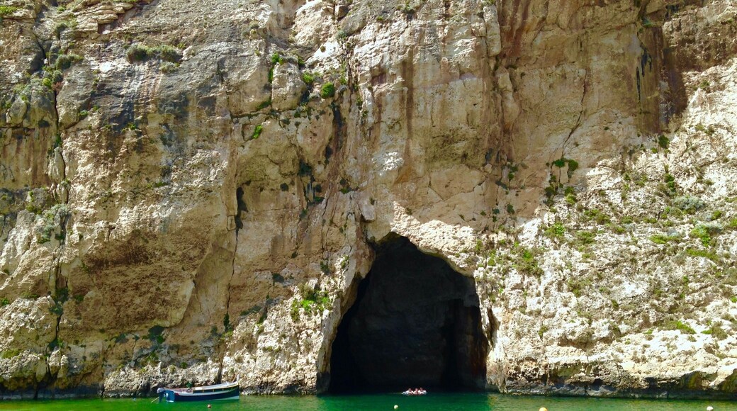 The inland sea on the isle of Gozo, Malta, is a lagoon of seawater. The narrow cave connects the lake with the Mediterranean Sea.
#green