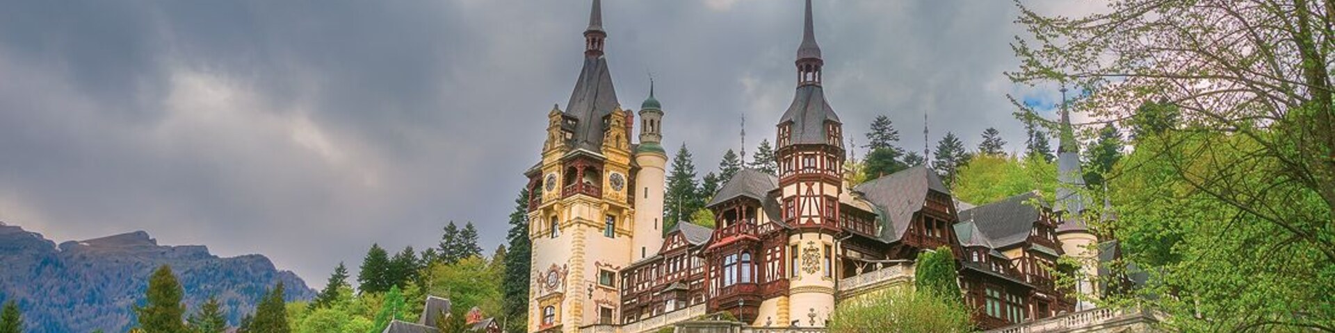 Peles castle is about an hour an a half away from Bucharest by train. One if the first palaces to run on electricity. Commissioned by King Carol I to be built around 1873. #alwayswanderlust