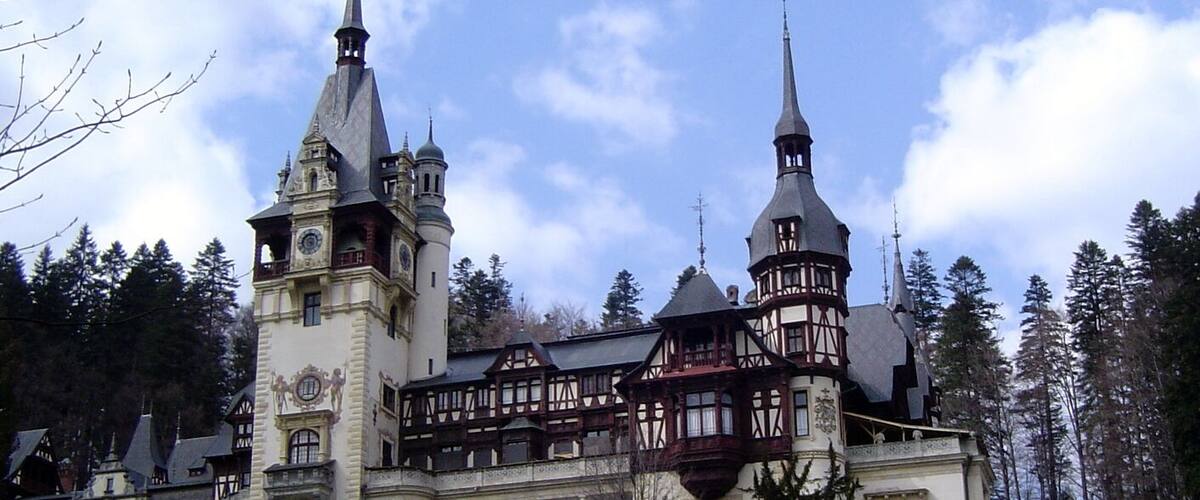 Peleș Castle is a Neo-Renaissance castle in the Carpathian Mountains, near Sinaia, in Prahova County, Romania, on an existing medieval route linking Transylvania and Wallachia, built between 1873 and 1914.
#blue
