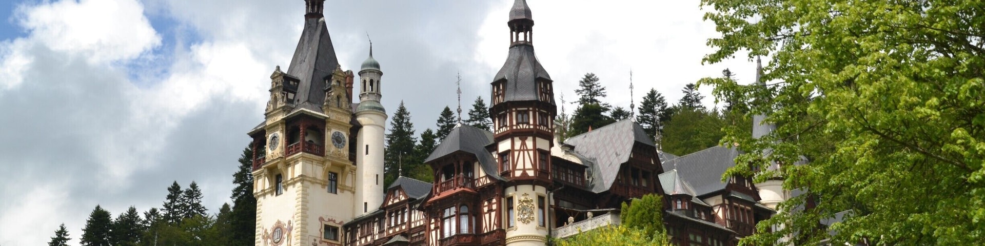 Most people visit Bran Castle, but I chose the less touristy Peleș Castle instead. It is located in the small town of Sinaia in the Carpathian mountains of Romania. A nice little town, that kind of reminded me of Switzerland more than Romania, hadn't it been for the Dracula spirit lingering all over... ;)
#castles #romania #BestOf5
