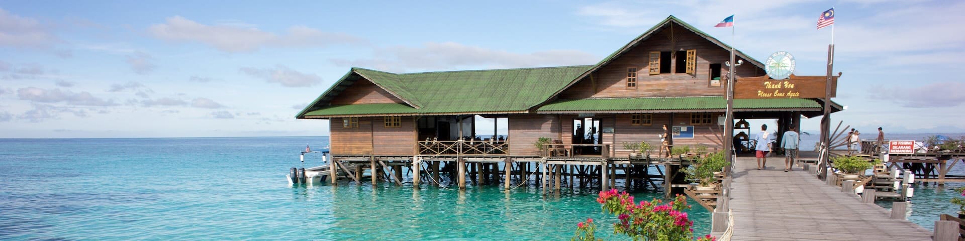 Kota Kinabalu featuring tropical scenes and general coastal views