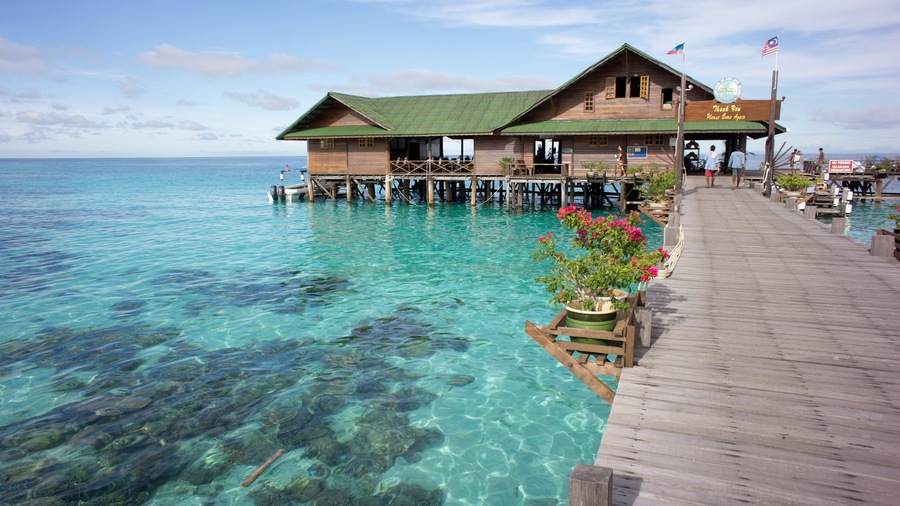 Kota Kinabalu featuring tropical scenes and general coastal views