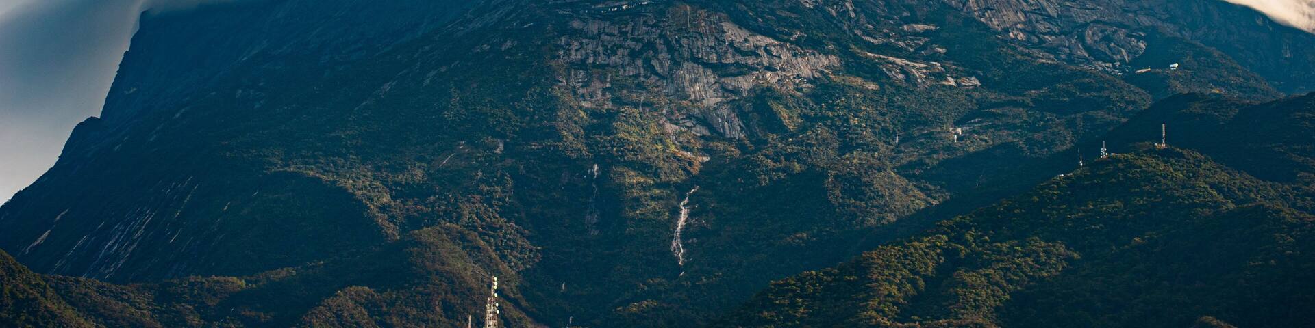 Kota Kinabalu featuring mountains