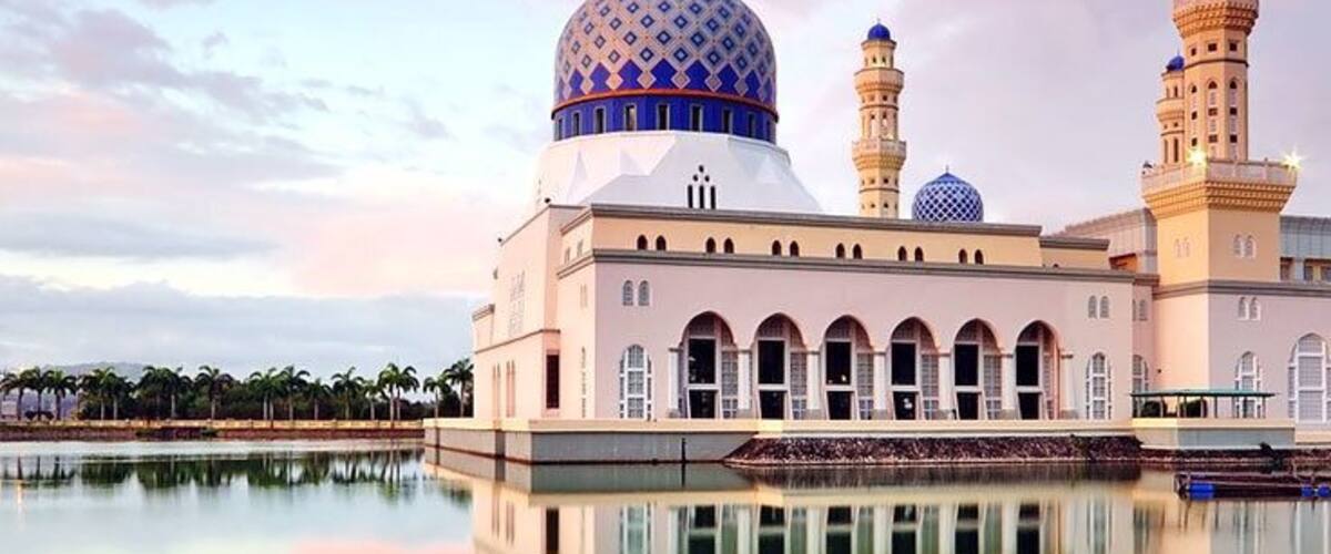 Kota Kinabalu’s beauty might not catch your attention at first glance; but if you give it a chance, its old-world charm can draw you deeply!
READ: http://iamaileen.com/travel-guide-things-to-do-in-kota-kinabalu/ #kotakinabalu #malaysia #sabah #asia