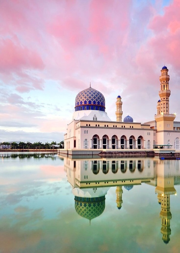 Kota Kinabalu’s beauty might not catch your attention at first glance; but if you give it a chance, its old-world charm can draw you deeply!
READ: http://iamaileen.com/travel-guide-things-to-do-in-kota-kinabalu/ #kotakinabalu #malaysia #sabah #asia