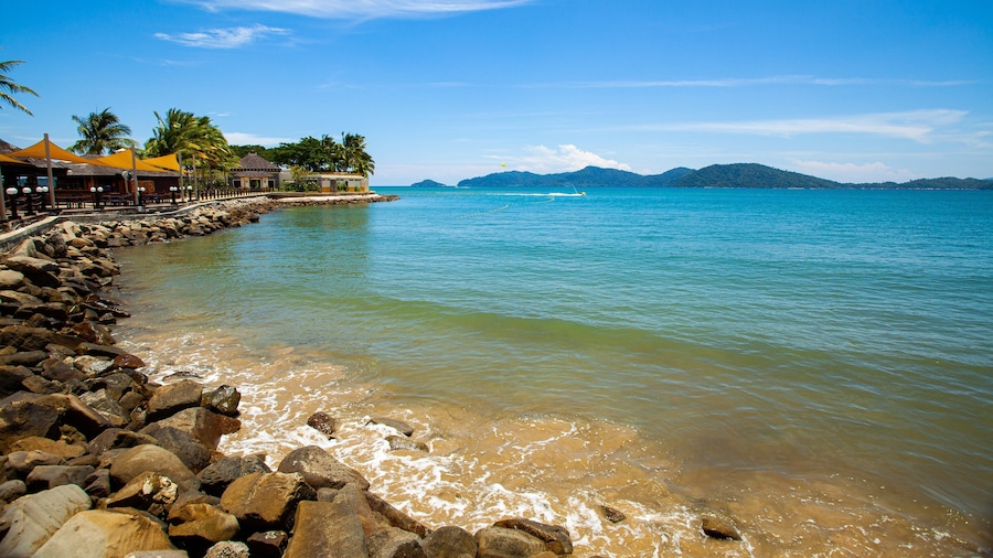 Kota Kinabalu showing a coastal town and general coastal views
