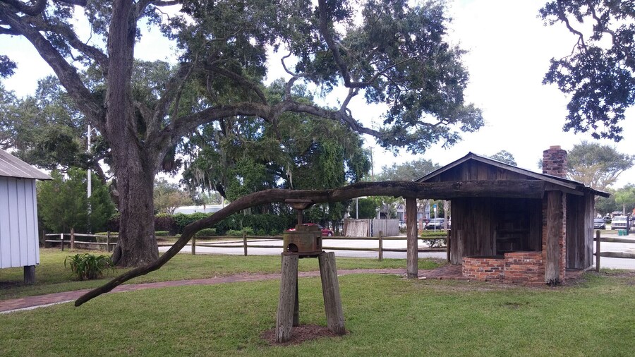 Parque histórico Manatee Village