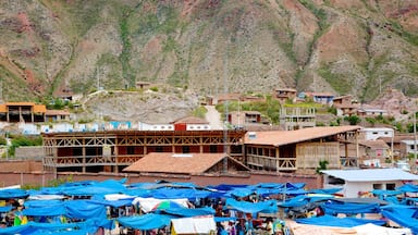 Urubamba featuring a small town or village and markets