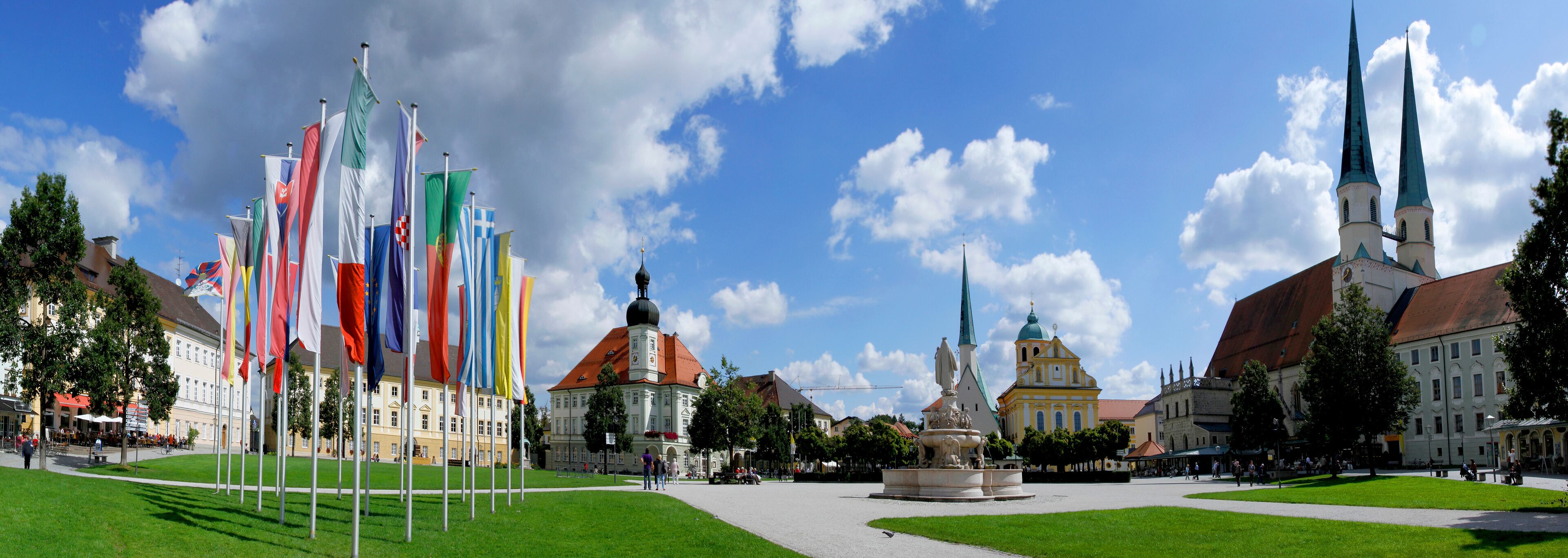 Altötting, Wallfahrtsort mit Kirchen, Bayern, Deutschland, Panorama