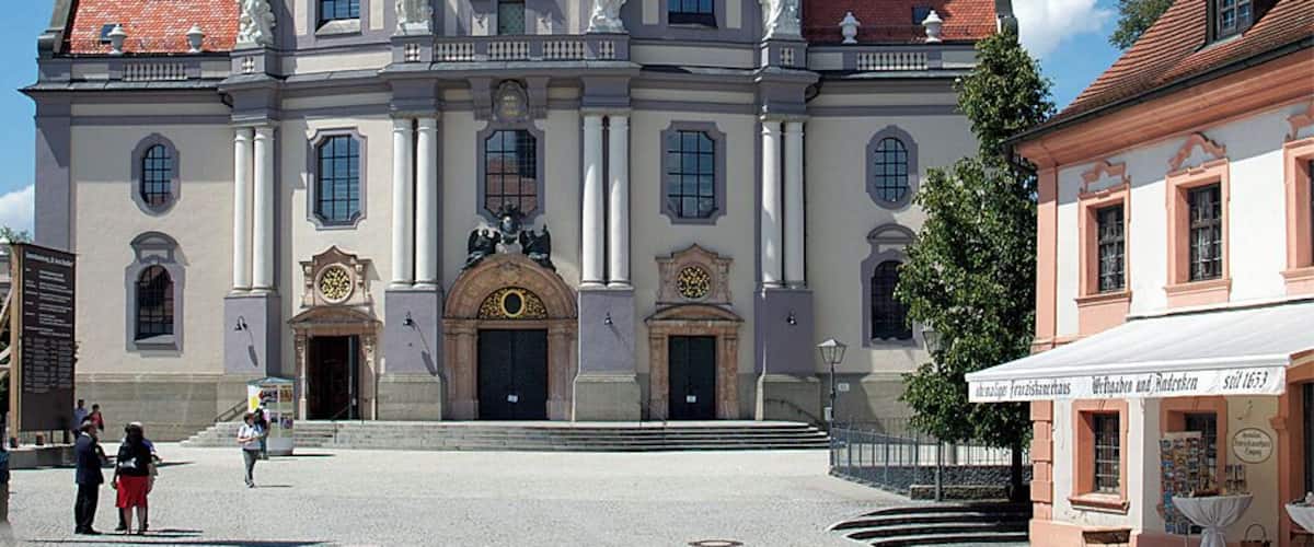 The St. Anna Basilica in Altötting is the largest church built in the 20th century in Germany (space for about 8,000 visitors). The church was consecrated in 1912.