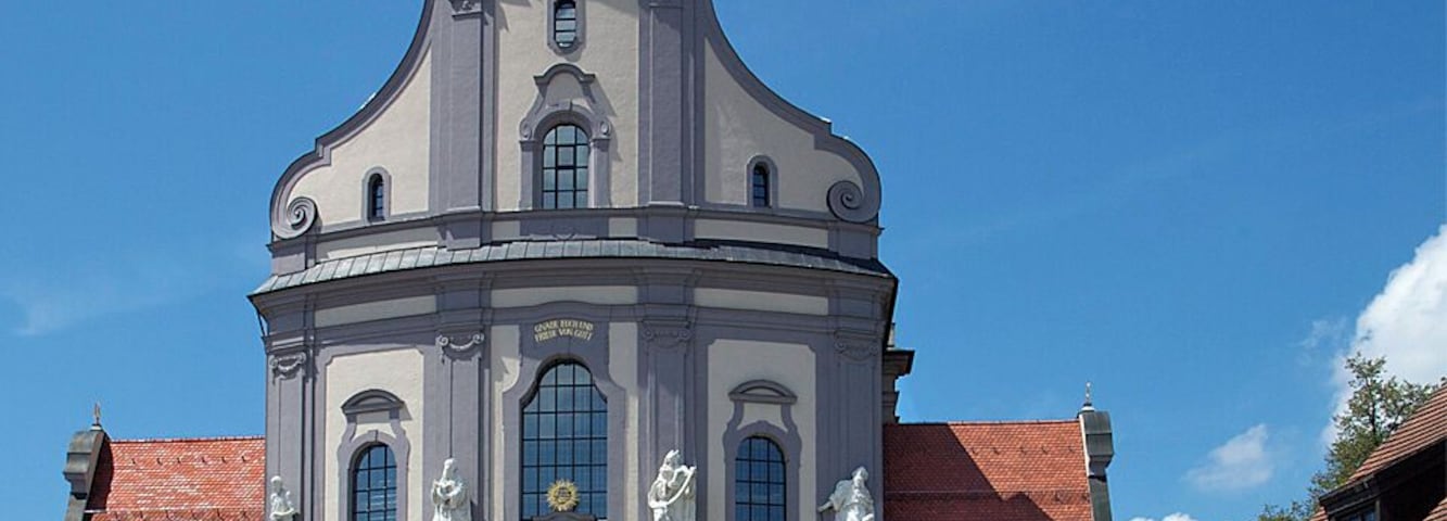 The St. Anna Basilica in Altötting is the largest church built in the 20th century in Germany (space for about 8,000 visitors). The church was consecrated in 1912.