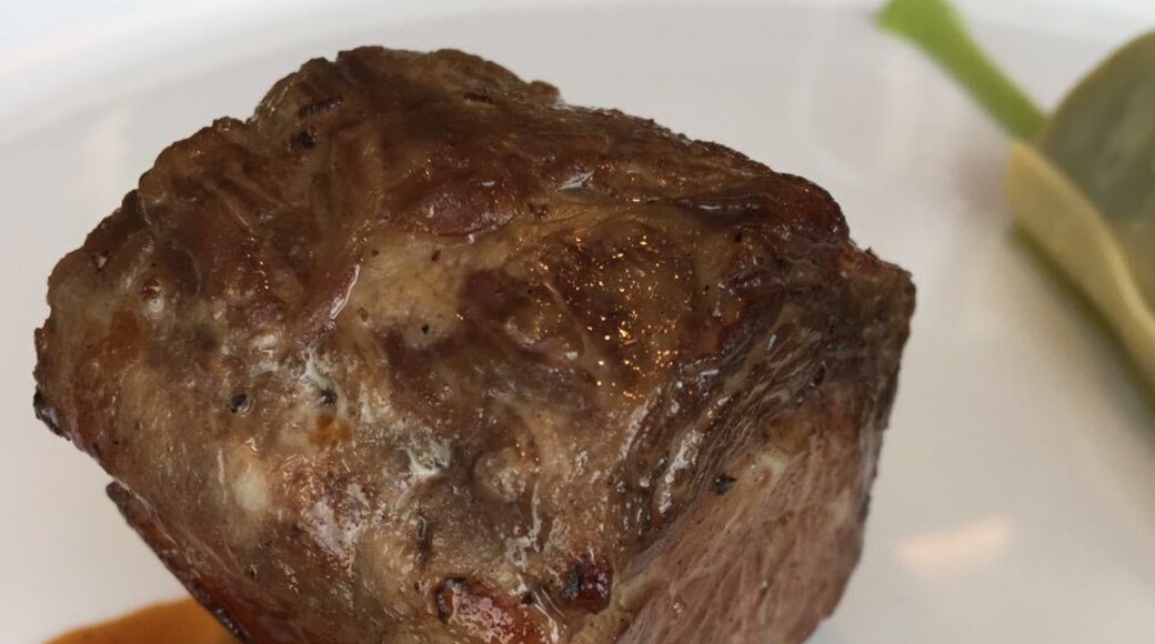 A chunk of beef, nicely tanned!
This was the first dish I had with my Expedian friends during the trip to Busan.
#GoodEats
#LifeAtExpedia