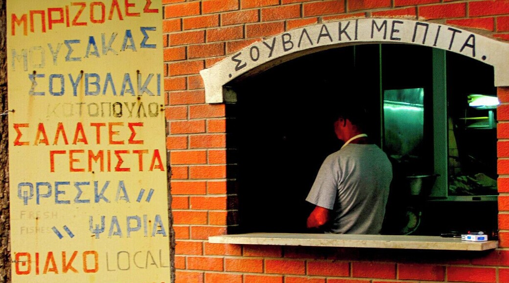 Pita and souvlaki in Stavròs at sunset.