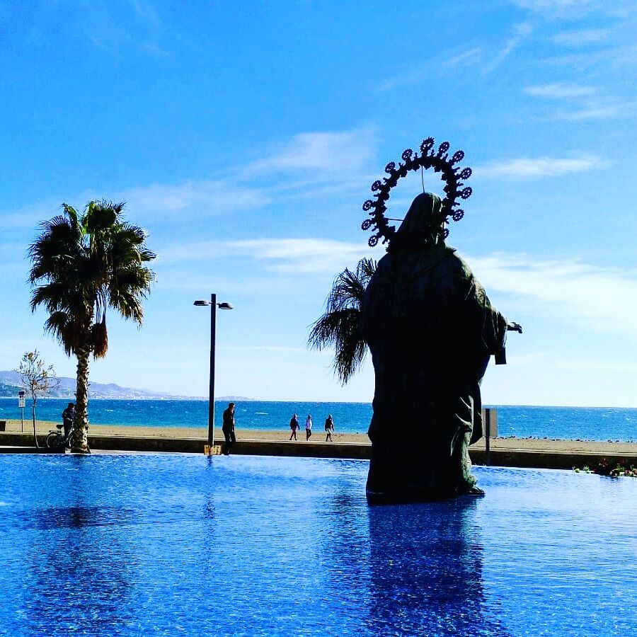 La estatua de la Virgen del Carmen en el fantastico paseo maritimo de Torre del mar