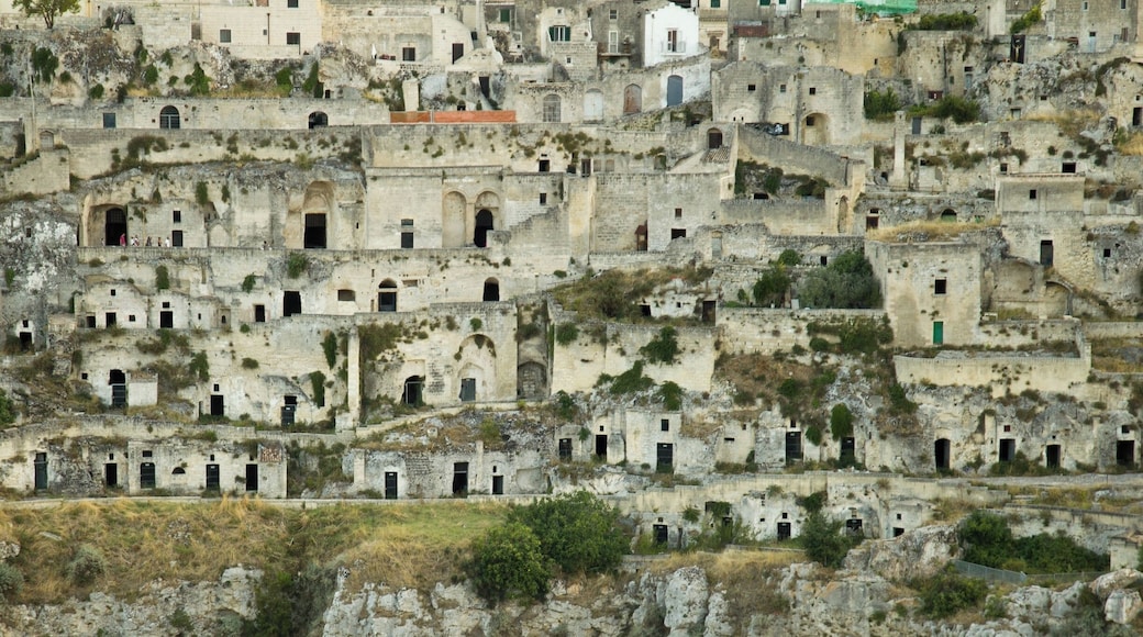 This houses, called "I sassi", are built on the hillside of a canyon thousand of years ago. You can visit the city and walk inside all this little caves or just enjoy the view of the town from the other side of the canyon.
Matera has been awarded the title of the 2019 European Capital of Culture in Italy.
#architecture