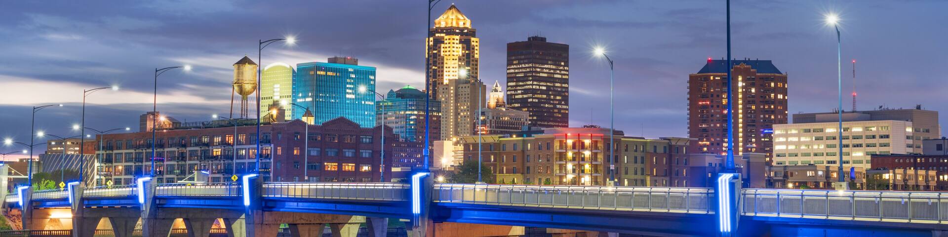 Des Moines, Iowa, USA Downtown City Skyline