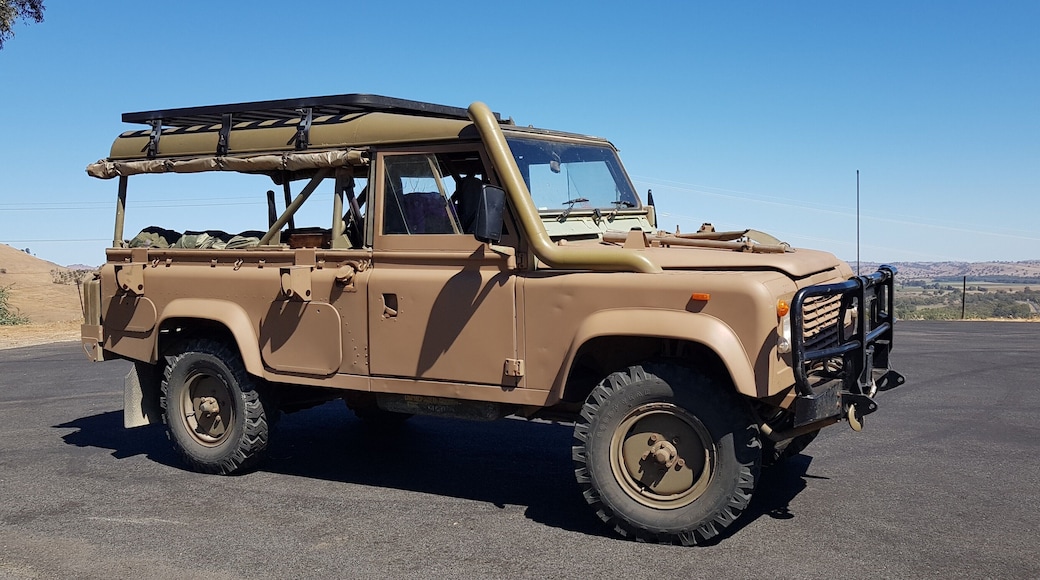 After a good couple of nights camped on the town common we headed up to the local lookout in Gundagai for the obligatory Landy shot. Thanks Gundagai! We'll be back.
#landrover
#defender
#perentie
#gundagai
#4x4