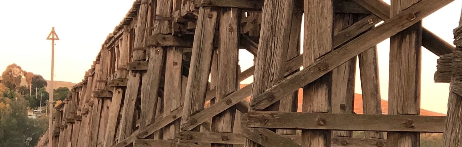Old Railway bridge in Gundagai. There is also a similarly built road bridge close by. Neither are used and both in disrepair.
Relics from bygone days