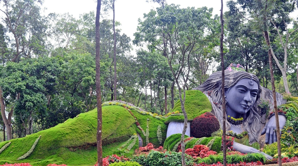 Most visited cafe "Siri Cafe" on the way to Mullanyangiri-the highest peak in Chickmagalur.
#cafe#mullanyangiri#chickmagalur#travelbazzinga#trover