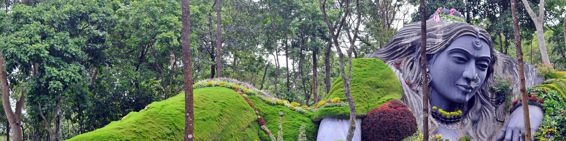 Most visited cafe "Siri Cafe" on the way to Mullanyangiri-the highest peak in Chickmagalur.
#cafe#mullanyangiri#chickmagalur#travelbazzinga#trover