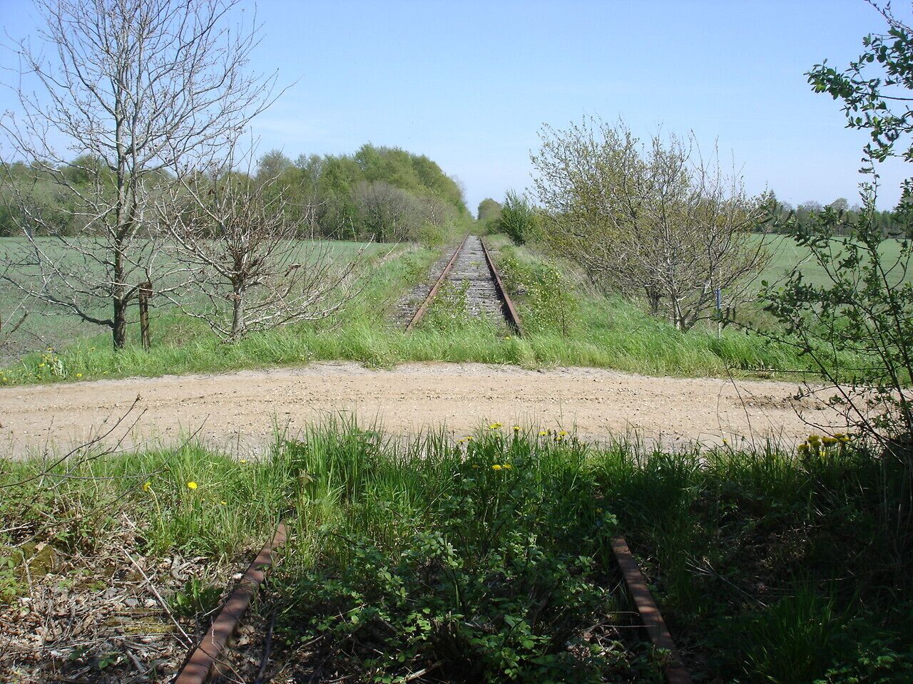 Tønder-Tinglev-banens spor krydser Julianebjergvej