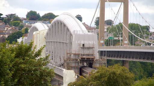 Saltash que incluye un puente