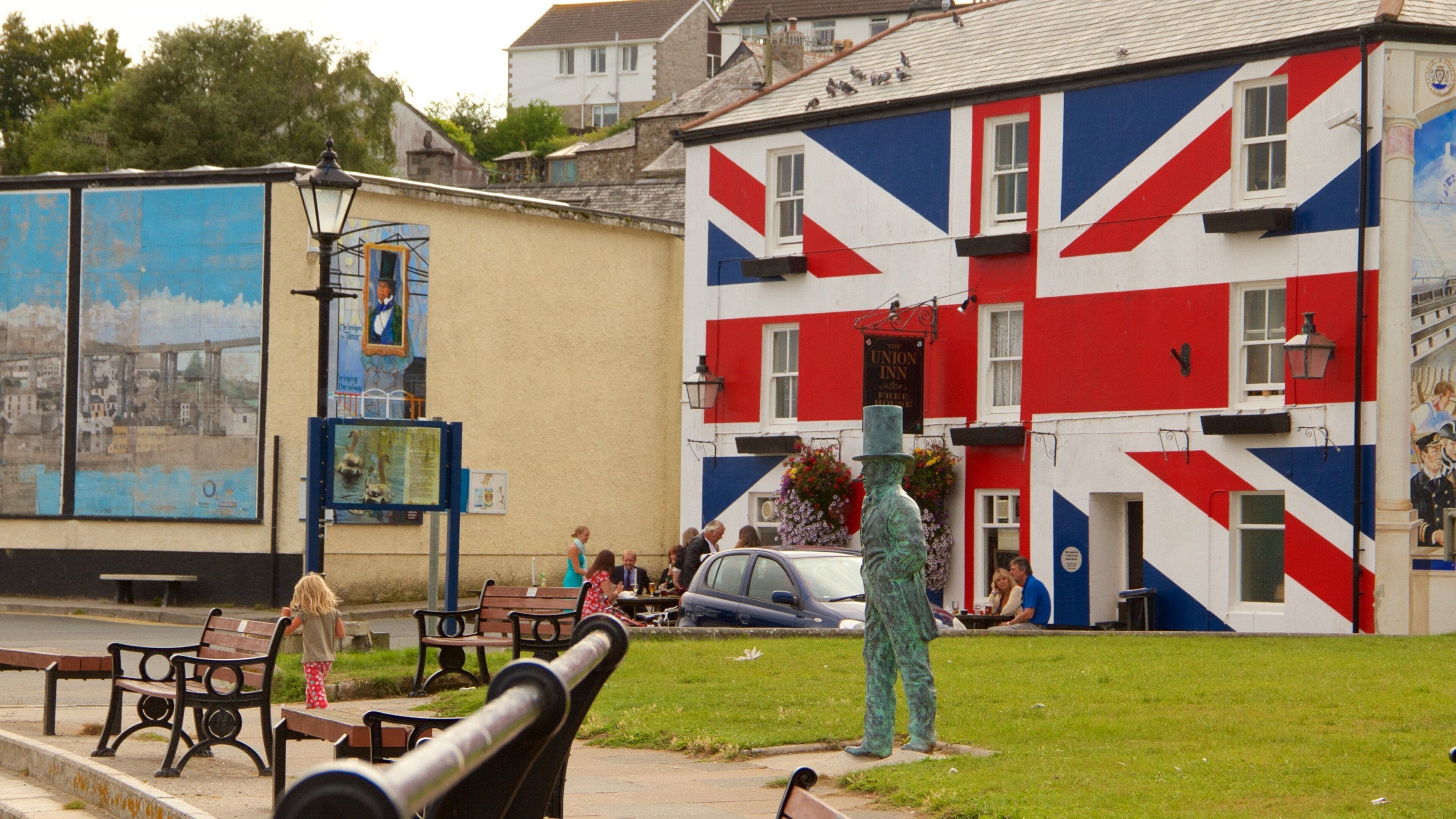 Saltash featuring a square or plaza and a statue or sculpture