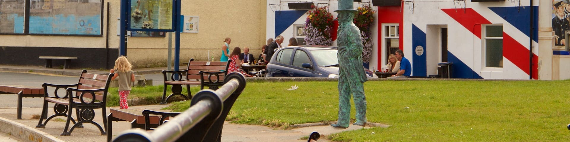 Saltash featuring a square or plaza and a statue or sculpture