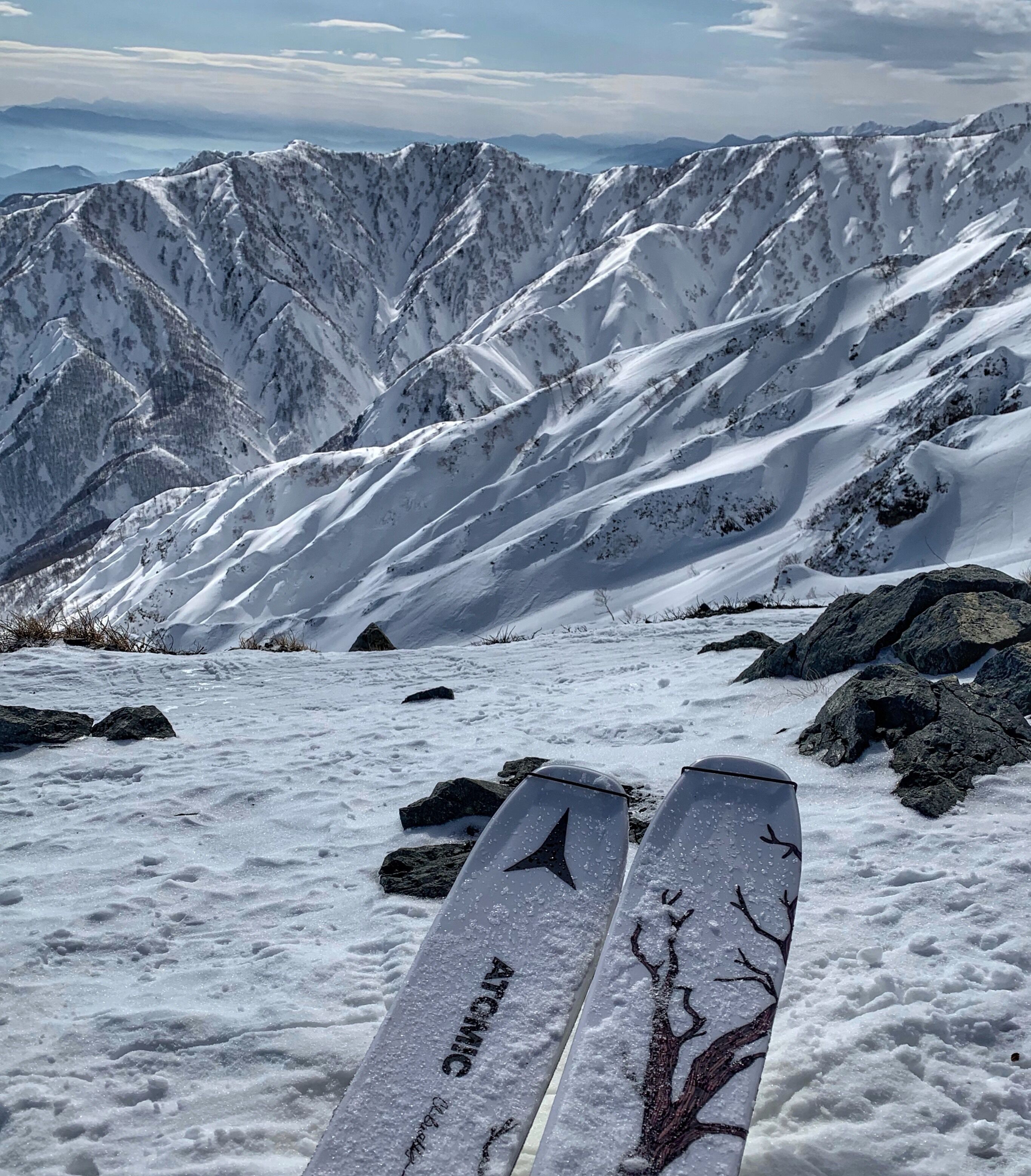 Amazing views at the perfect time to ski these peaks during the winter season ❄️