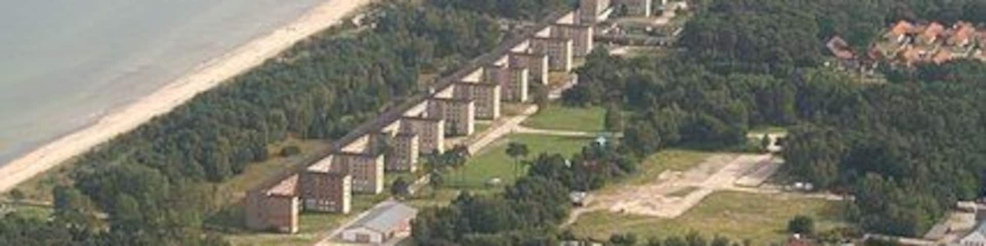 Prora: ehemaliges KdF-Seebad: Luftaufnahme 2008 (Seebad Prora, WW2 KdF holiday camp, aerial 2008)