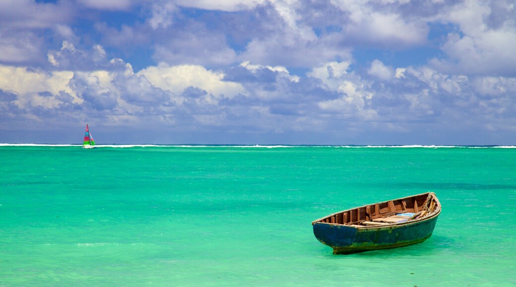 Belle Mare showing general coastal views and boating